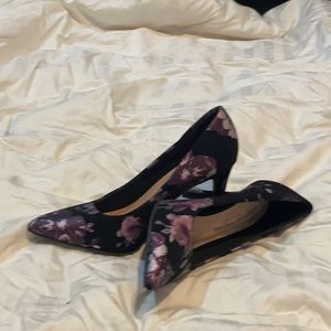 Floral woman heel shoes